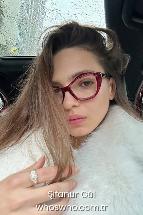 Biography profile photo of Şifanur Gül, exploring their age, birthplace, and career history. 