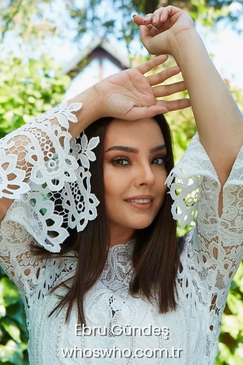 who is Ebru Gündeş? Ebru Gündeş kimdir? When was born Ebru Gündeş? Ebru Gündeş age? Ebru Gündeş weight? Where was born Ebru Gündeş?