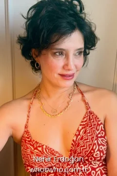Nehir Erdoğan weight Turkish actress Nehir Erdogan with short dark wavy hair wearing a red patterned halter top and gold necklaces