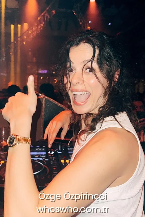 ozge ozpirincci dj performance